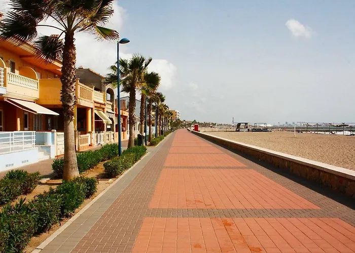Apartamento junto al mar Los Marineros con acceso independiente por terraza
